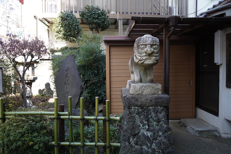 向かい合って2匹、鎮座している。