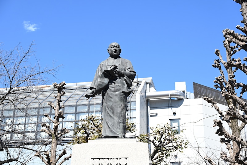 大石内蔵助の銅像。