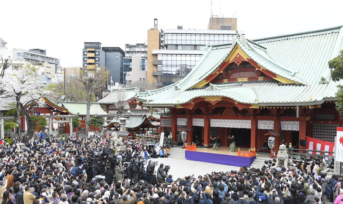 尾上菊之助改め八代目尾上菊五郎襲名披露 尾上丑之助改め六代目尾上菊之助襲名披露「お練り」の様子。