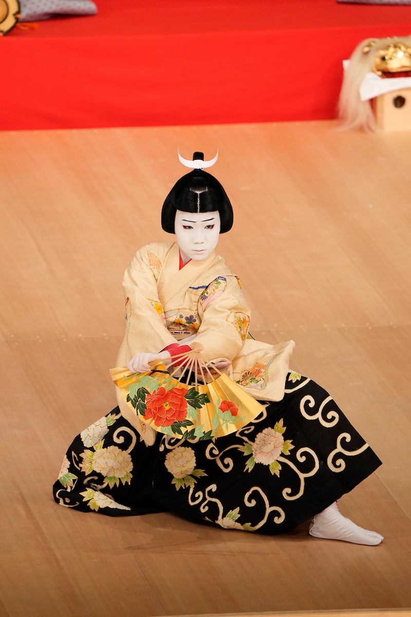 「六月大歌舞伎」夜の部「連獅子」より、尾上菊之助演じる狂言師左近後に仔獅子の精。©︎松竹