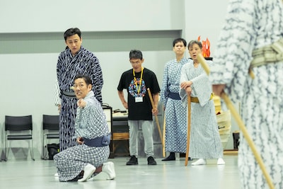 「野田版 研辰の討たれ」稽古の様子。