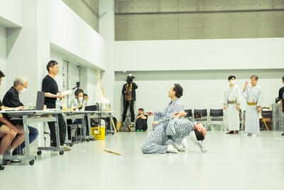 「野田版 研辰の討たれ」稽古の様子。