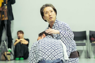 「野田版 研辰の討たれ」稽古の様子。