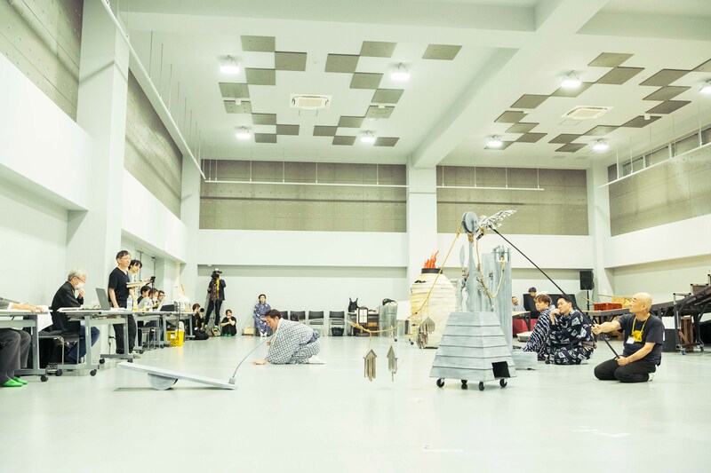 「野田版 研辰の討たれ」稽古の様子。