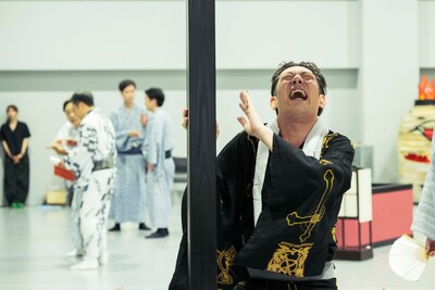 「野田版 研辰の討たれ」稽古の様子。