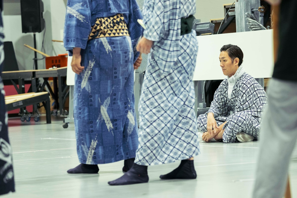 「野田版 研辰の討たれ」稽古の様子。