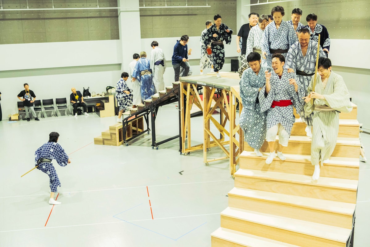 「野田版 研辰の討たれ」稽古の様子。