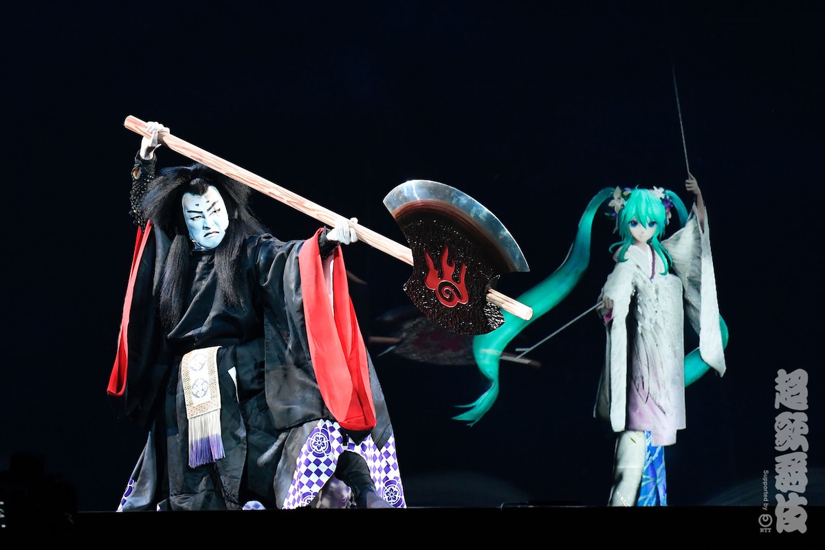 超歌舞伎 Supported by NTT「積思花顔競」（2018年）より。