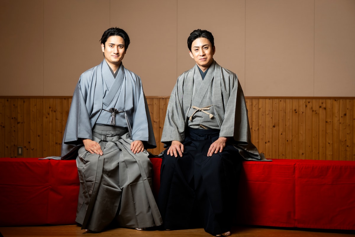 左から中村隼人、松本幸四郎。