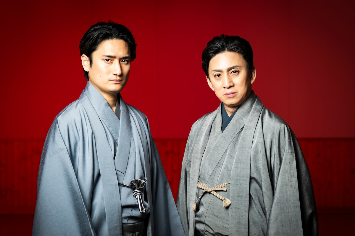 左から中村隼人、松本幸四郎。