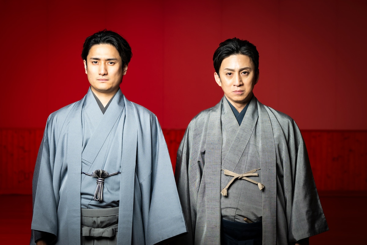 左から中村隼人、松本幸四郎。