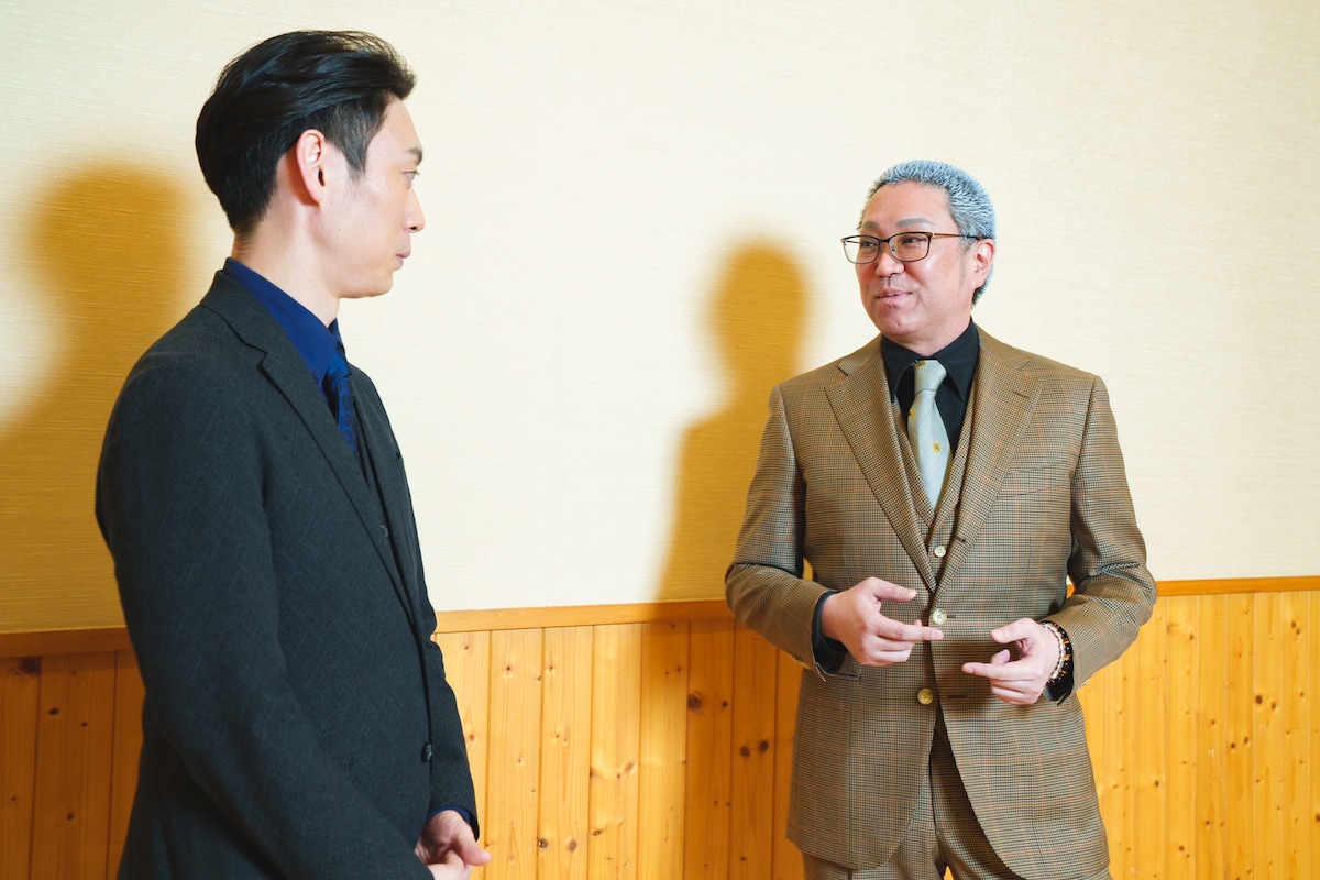 左から坂東巳之助、尾上松緑。