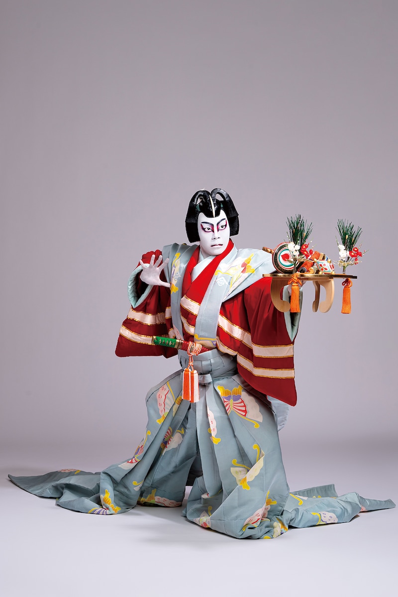 「寿曽我対面」より、尾上左近扮する曽我五郎。 ©︎松竹