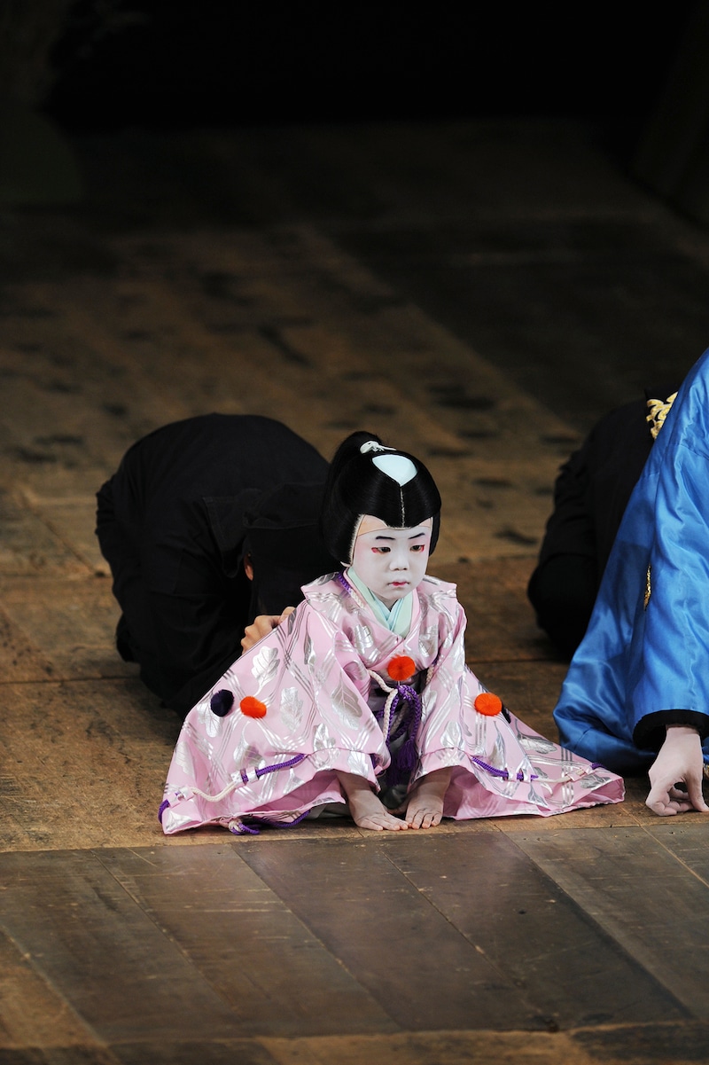 「音羽嶽だんまり」（2009年10月 / 歌舞伎座）より、尾上左近（当時藤間大河）演じる稚児音若。 ©︎松竹