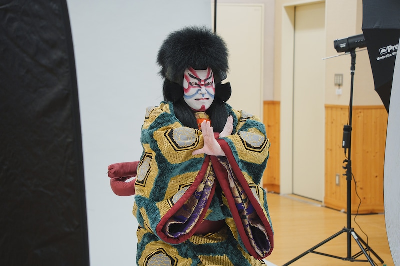 「鎌髭」中村鷹之資のビジュアル撮影の様子。