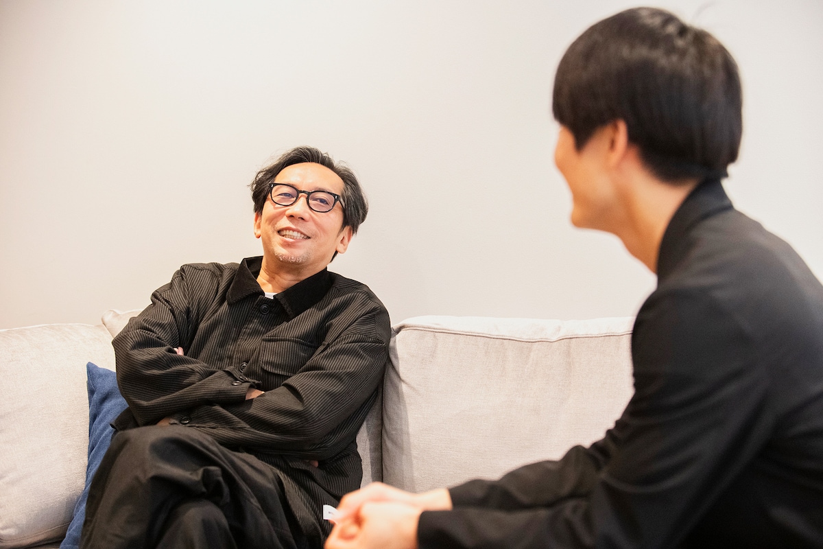 行定勲（左）、福徳秀介（右）