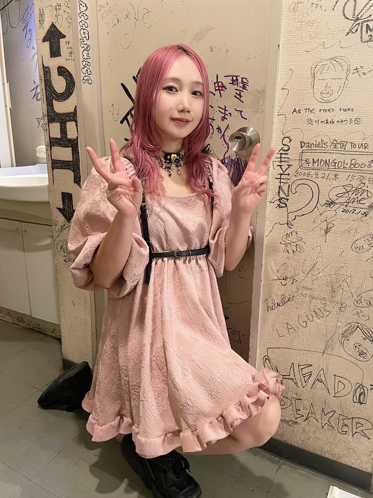 みさこ（Dr）。ワンマンツアー「結成15周年ツアー『聖なる交差点』」11月8日の埼玉・HEAVEN'S ROCK さいたま新都心 VJ-3公演の楽屋にて撮影（所属事務所提供）。