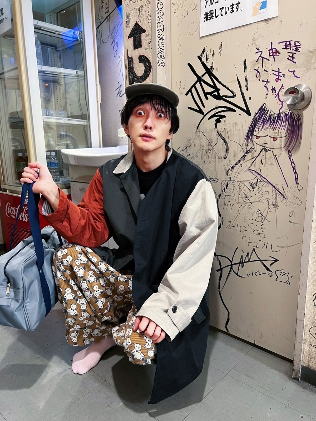 の子（Vo, G）。ワンマンツアー「結成15周年ツアー『聖なる交差点』」11月8日の埼玉・HEAVEN'S ROCK さいたま新都心 VJ-3公演の楽屋にて撮影（所属事務所提供）。