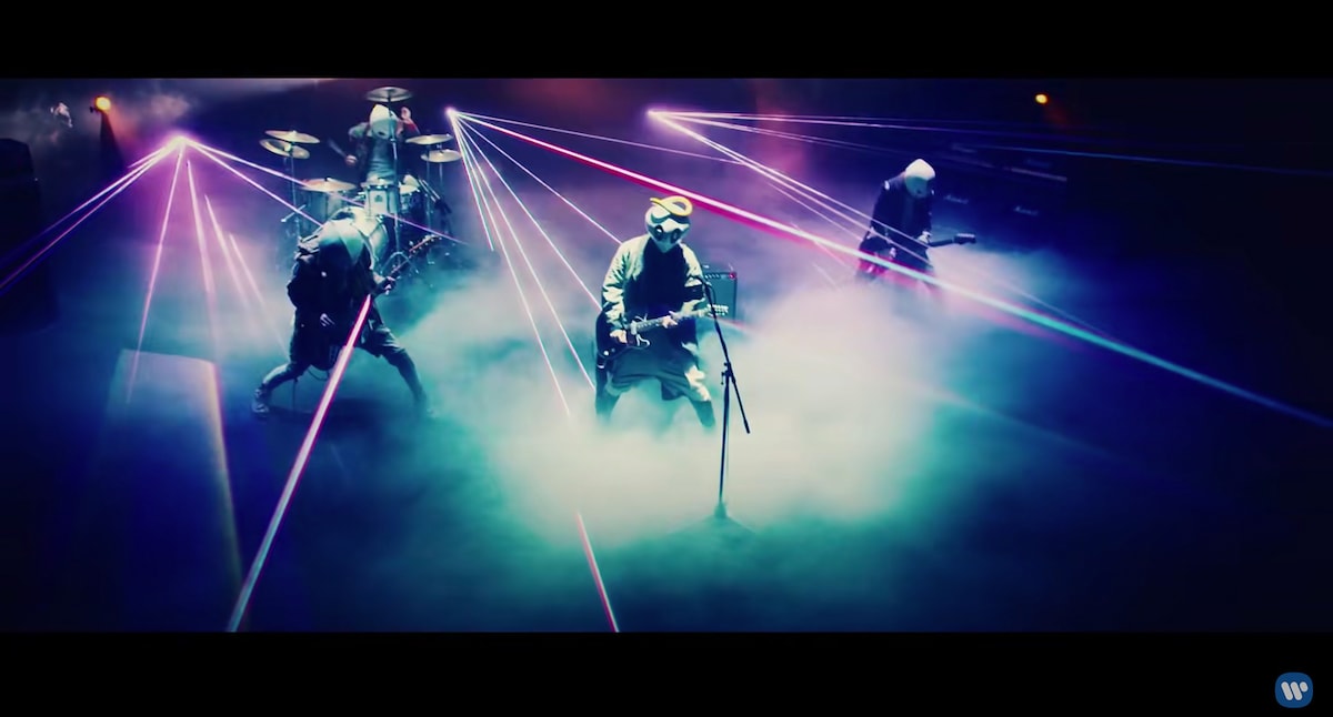 「CQCQ」ミュージックビデオより。