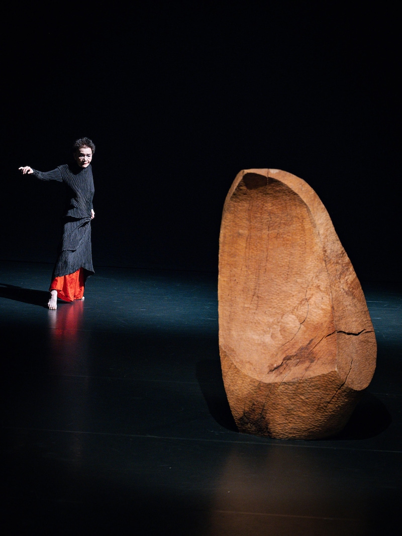 「神の舌―夢の入口」より。（初演2026年1月クリエイティブスタジオ、企画制作 札幌文化芸術交流センター SCARTS（札幌市芸術文化財団）、能藤玲子創作舞踊団） ©kenzo kosuge