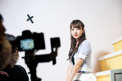 ソロシーン撮影中の羽島みき。×印の部分には別途制作されたCGが入っている。