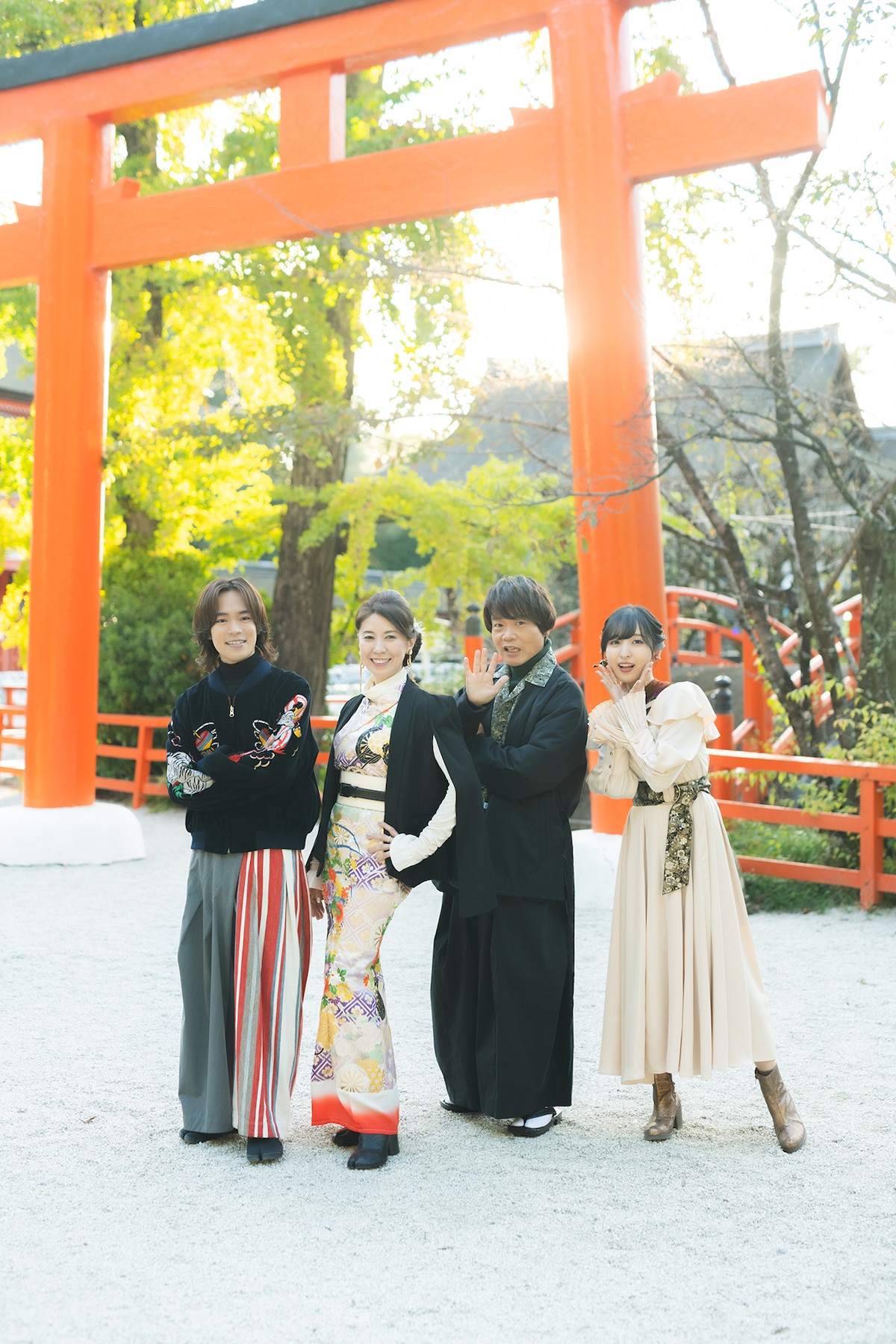 左から小野賢章、三石琴乃、中井和哉、佐倉綾音。