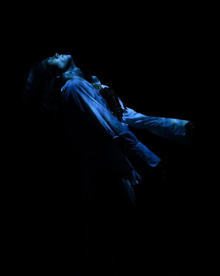 神田初音ファレル「懺肉祭」より。©︎マコトオカザキ