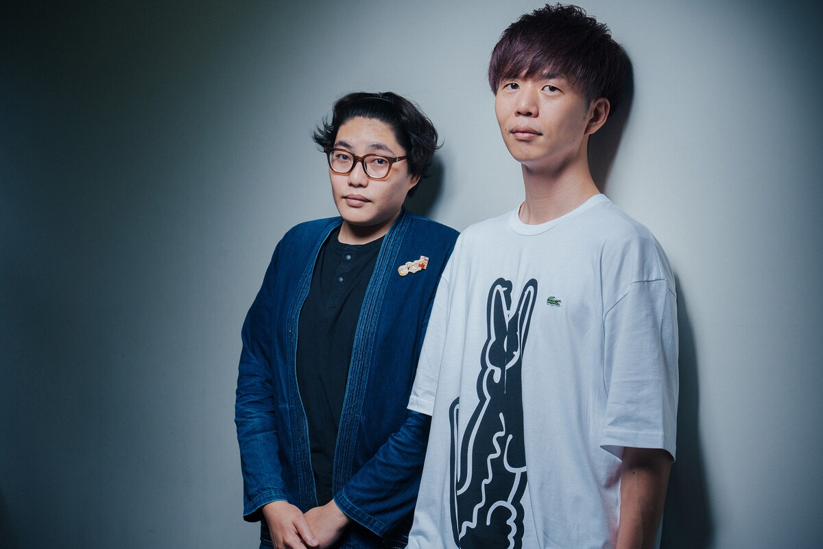 左から木ノ下裕一、杉原邦生。