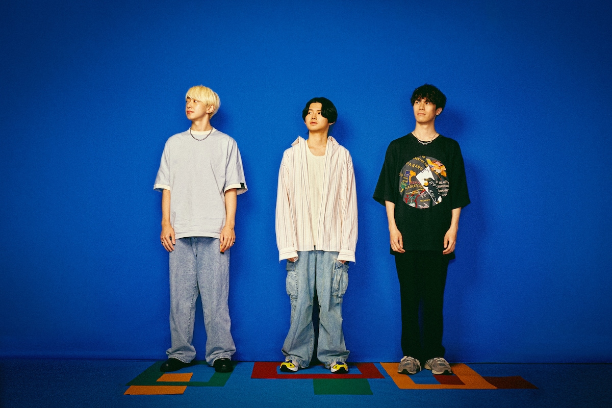 カラノア。左からかずき（Dr）、雄大（Vo, G）、樹（B）。