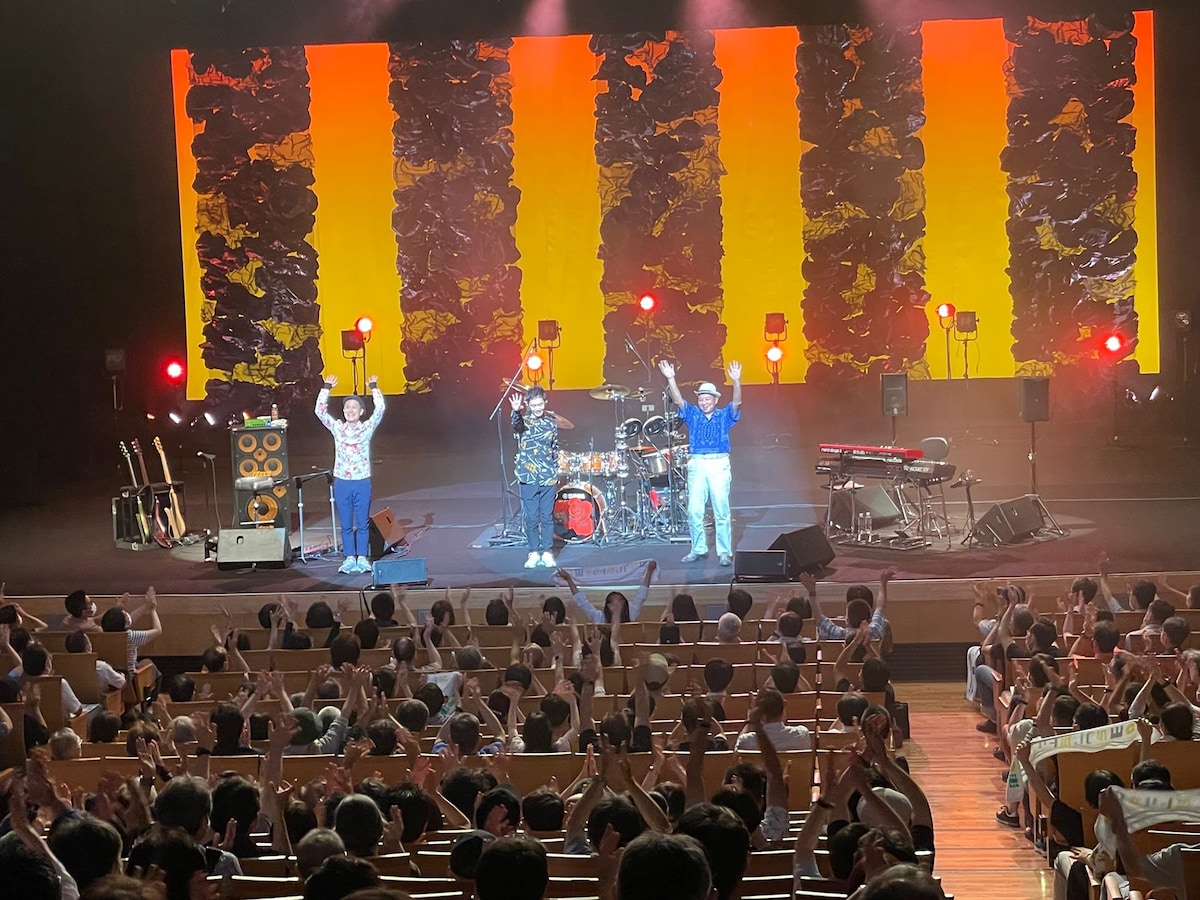 かつしかトリオのライブの様子。