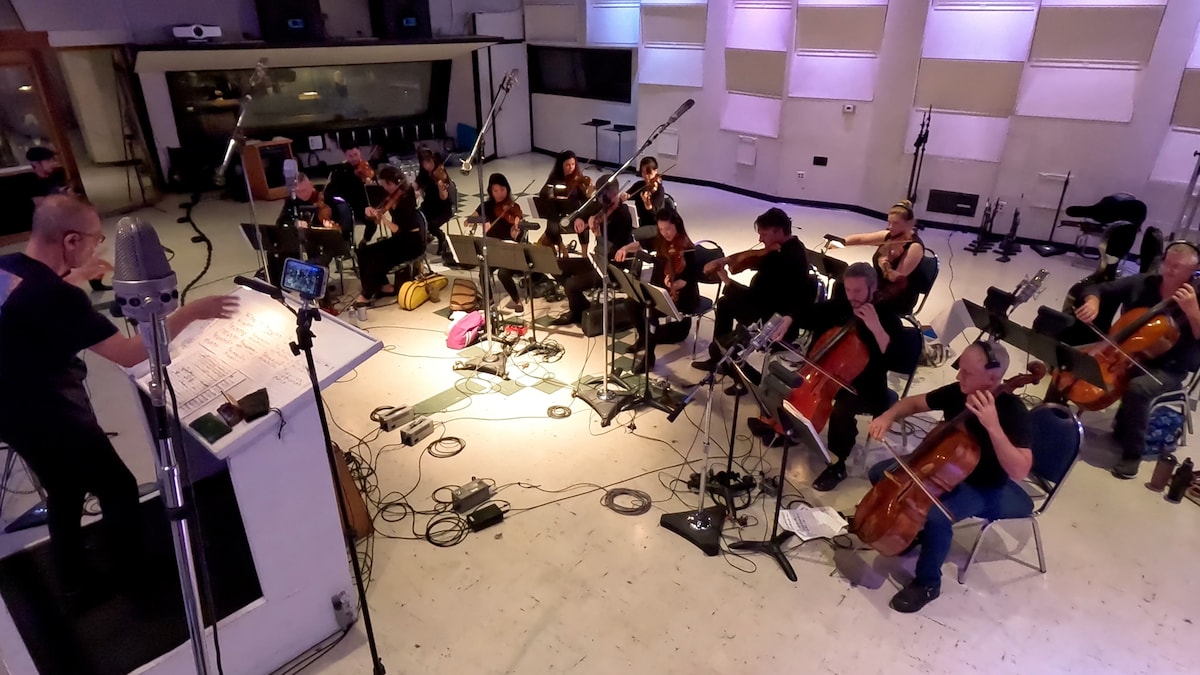 「"Organic" feat. LA Strings」レコーディングの様子。