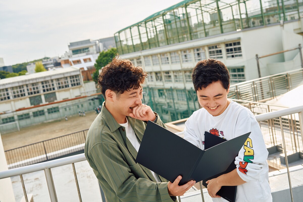 左から金子誠、中西南央。