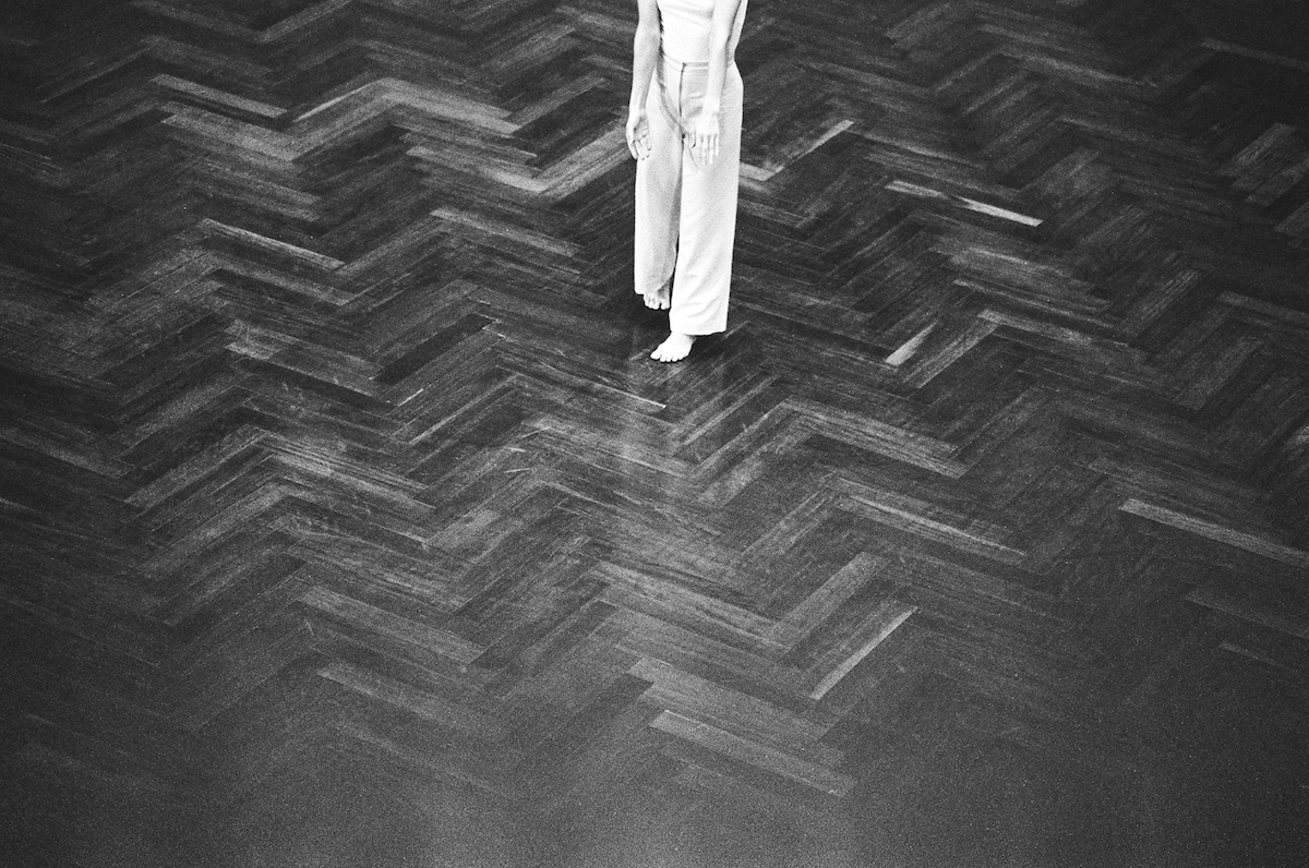 ルース・チャイルズ＆ルシンダ・チャイルズ「ルシンダ・チャイルズ 1970年代 初期作品集：Calico Mingling, Katema, Reclining Rondo, Particular Reel」©Mehdi Benkler