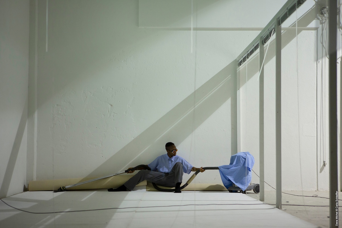 デイナ・ミシェル「MIKE」©︎Carla Schleiffer