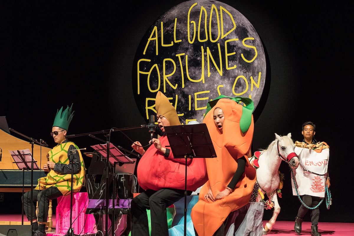 サムソン・ヤン「The World Falls Apart Into Facts」©Lily Yiyi Chan