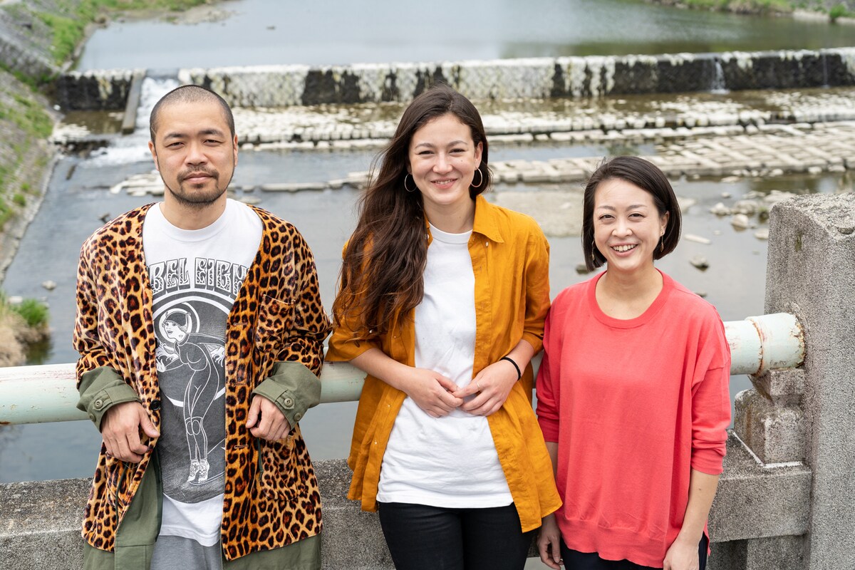 左から塚原悠也、ジュリエット・礼子・ナップ、川崎陽子。©Takuya Matsumi