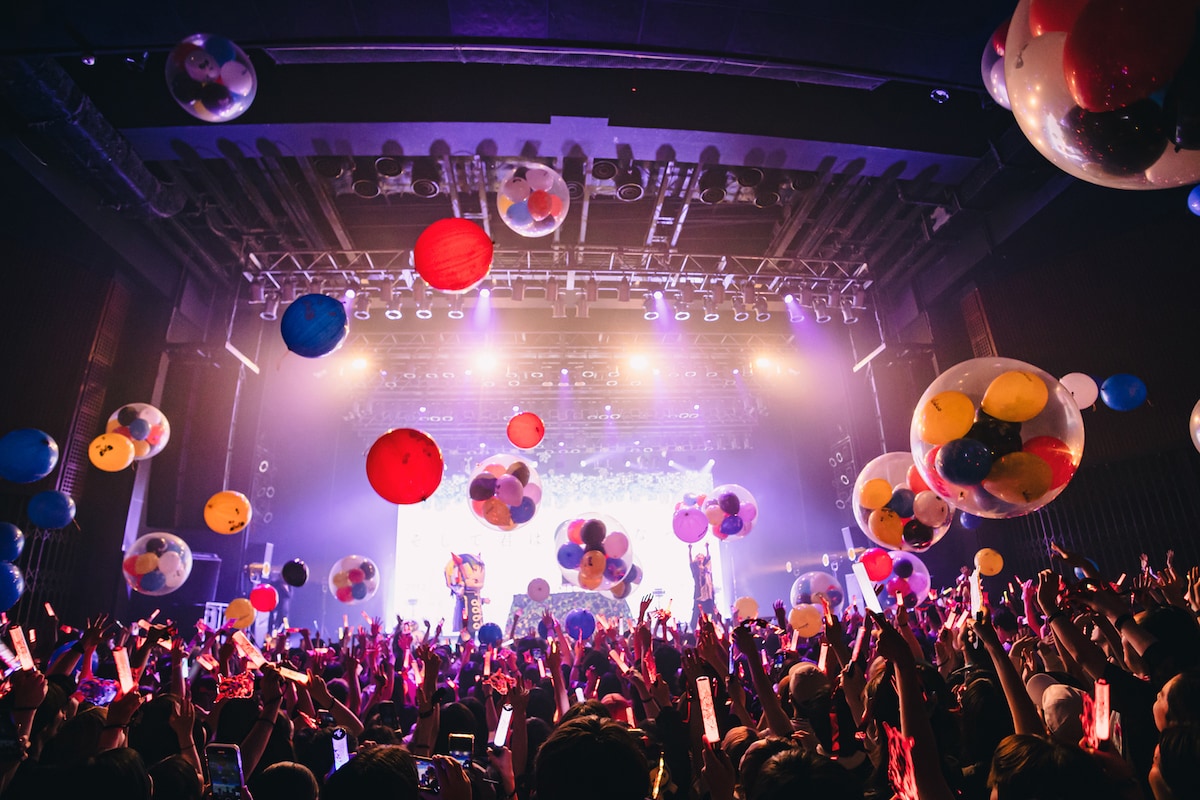 「Kikuo World Tour 2024-2025 Kikuoland-Go-Round」東京公演の様子。（Photo by Asuka Shishido）