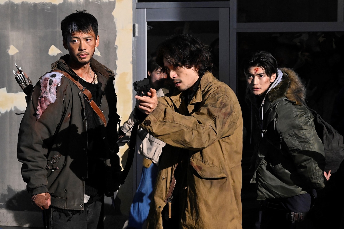 左から竹内涼真演じる間宮響、黒羽麻璃央演じる加地裕也、高橋文哉演じる柴崎大和。彼らの共闘も本作の見どころ。