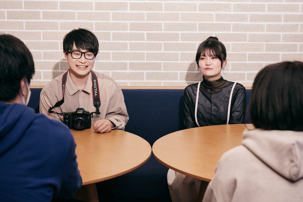 奥の左から佐藤元、田村好。手前左から池田ユウキ監督、オジロマコト。