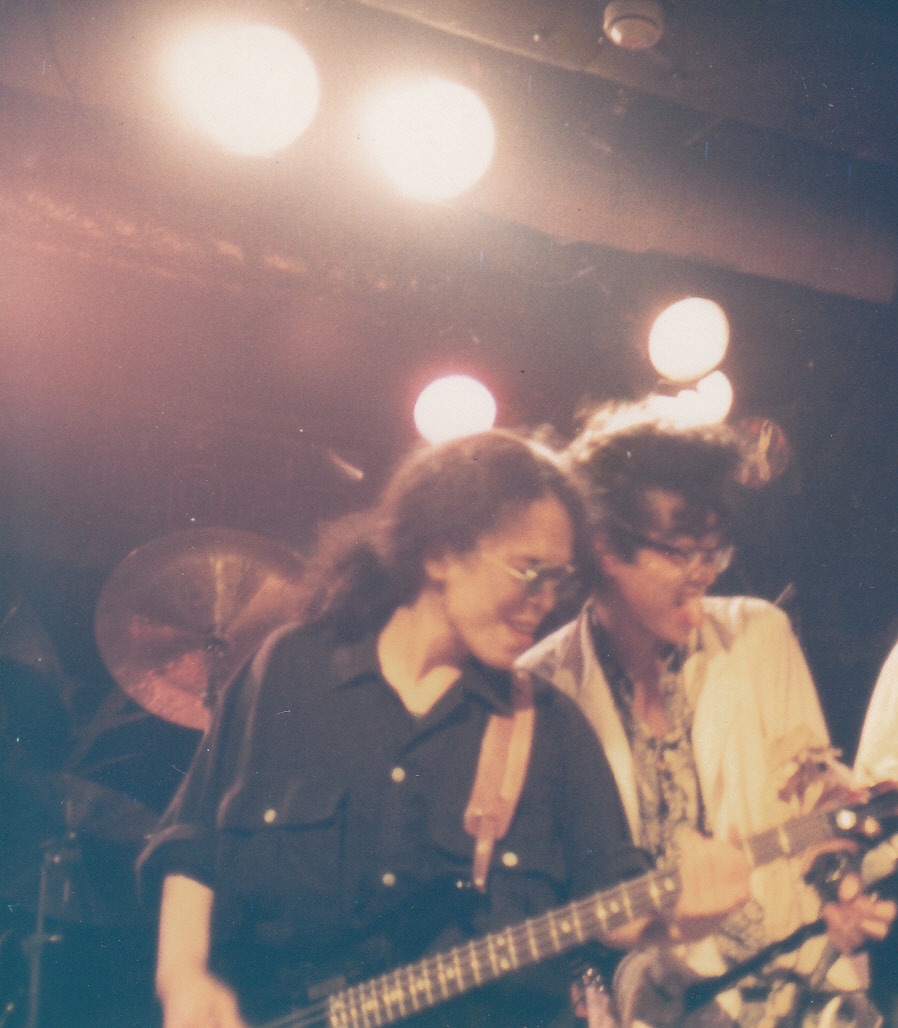 80年代の内田雄一郎（左）と大槻ケンヂ（右）。