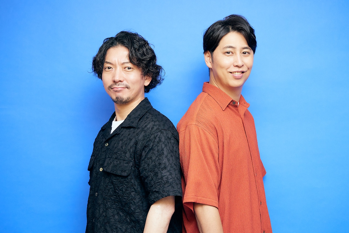 ニューヨークの屋敷裕政（右）と嶋佐和也（左）