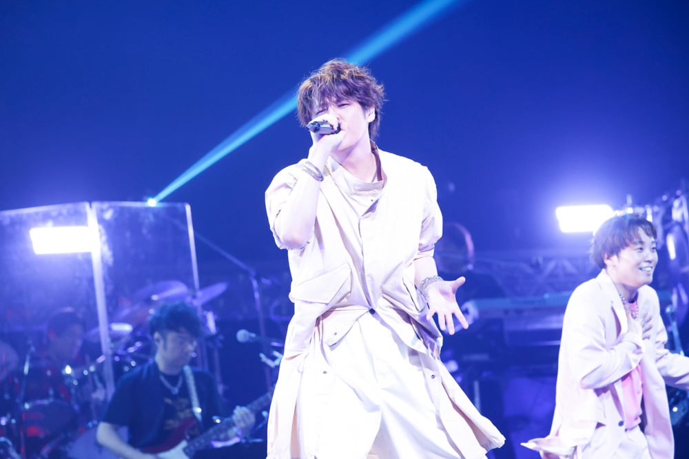 「KING SUPER LIVE 2024」での宮野真守のライブの様子。