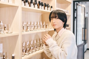 小林千晃、31歳。金熊香水で“今の声”を形に。1時間20分もの試行錯誤を徹底レポート