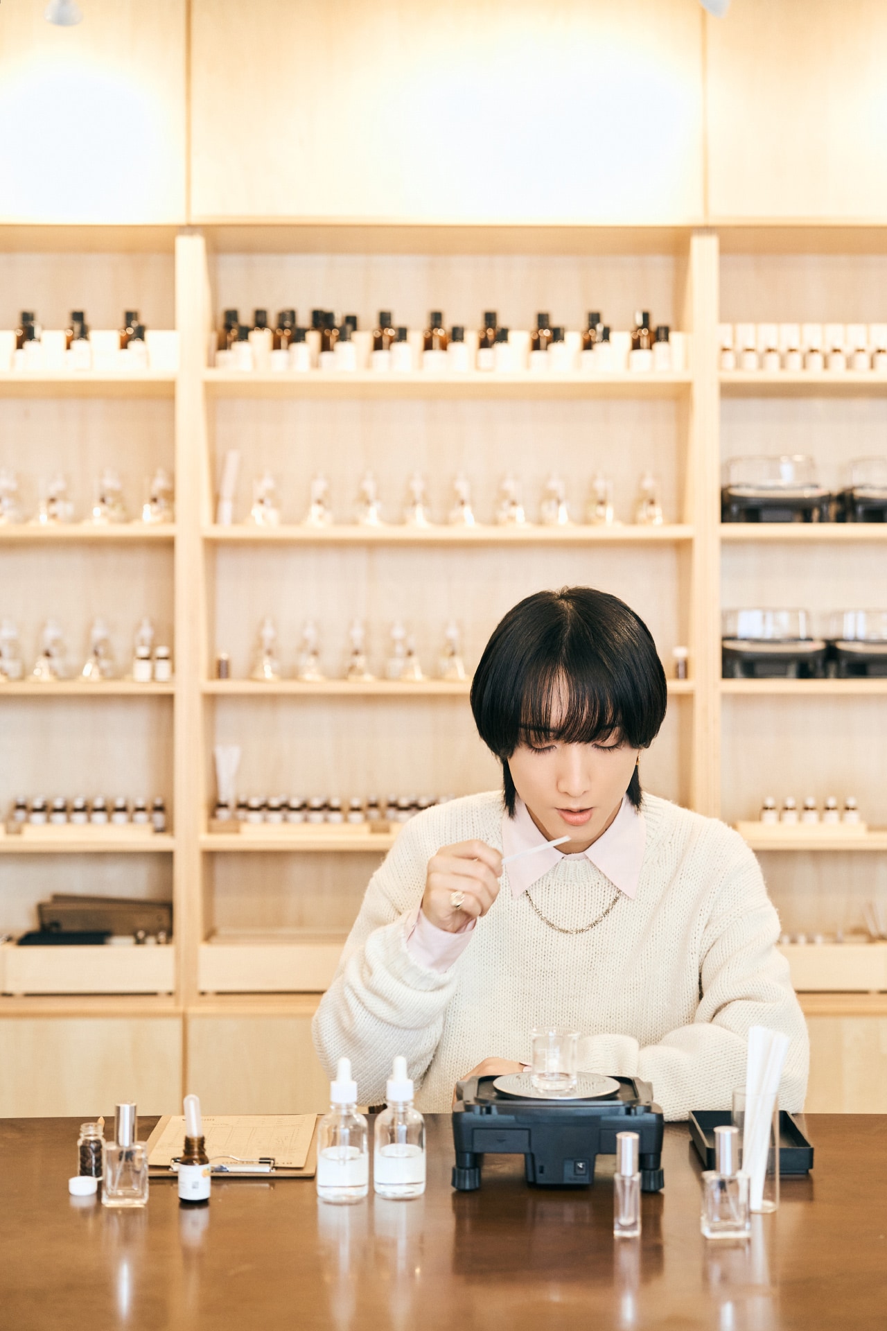 小林千晃、31歳。金熊香水で“今の声”を形に。1時間20分もの試行錯誤を