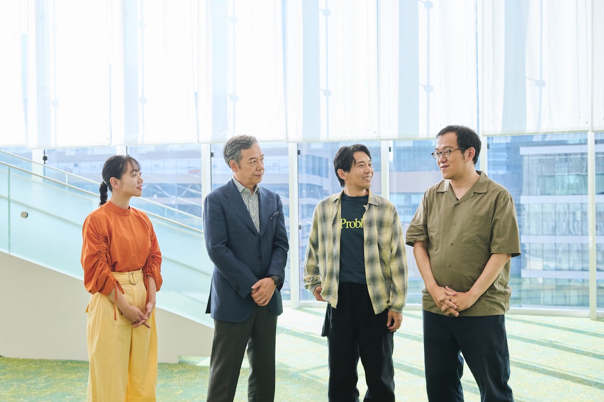 左から藤谷理子、板尾創路、岡田義徳、上田誠。