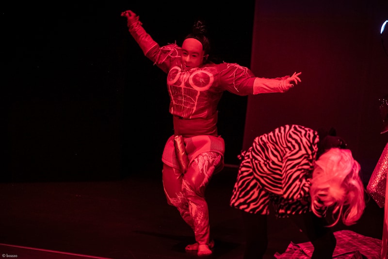 市原佐都子 / Q「キティ」成果発表の様子。©bozzo（提供：城崎国際アートセンター）