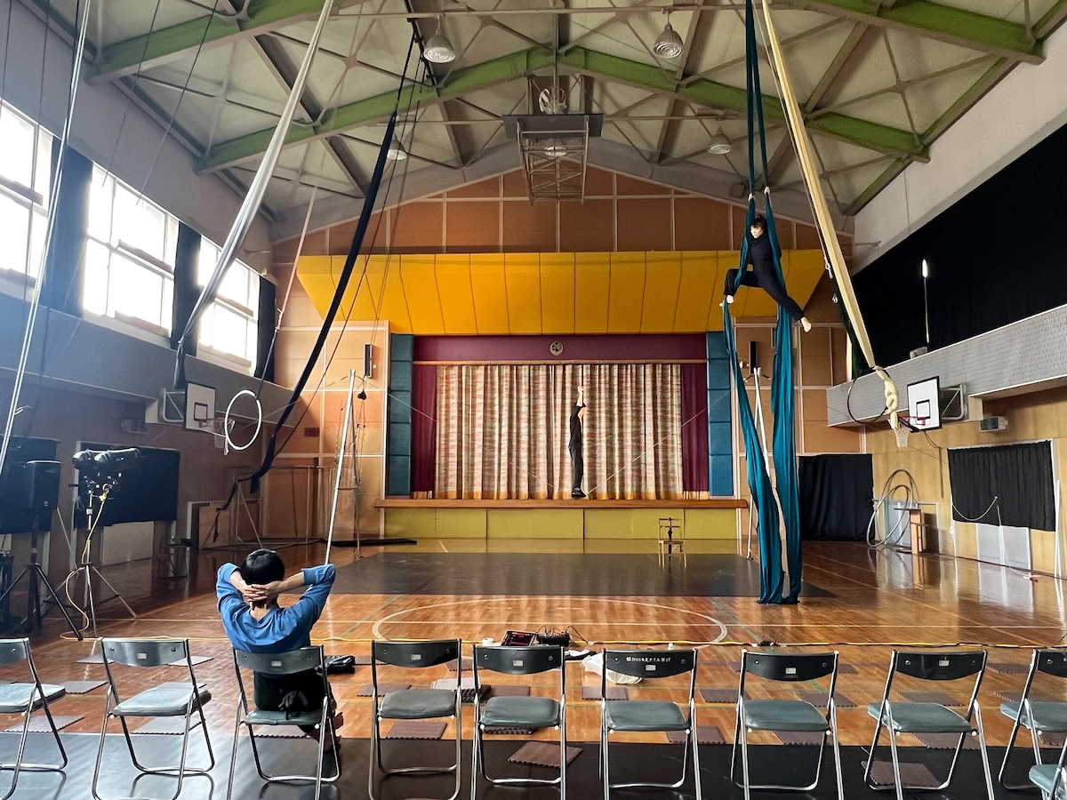 瀬戸内サーカスファクトリーの稽古場の様子。