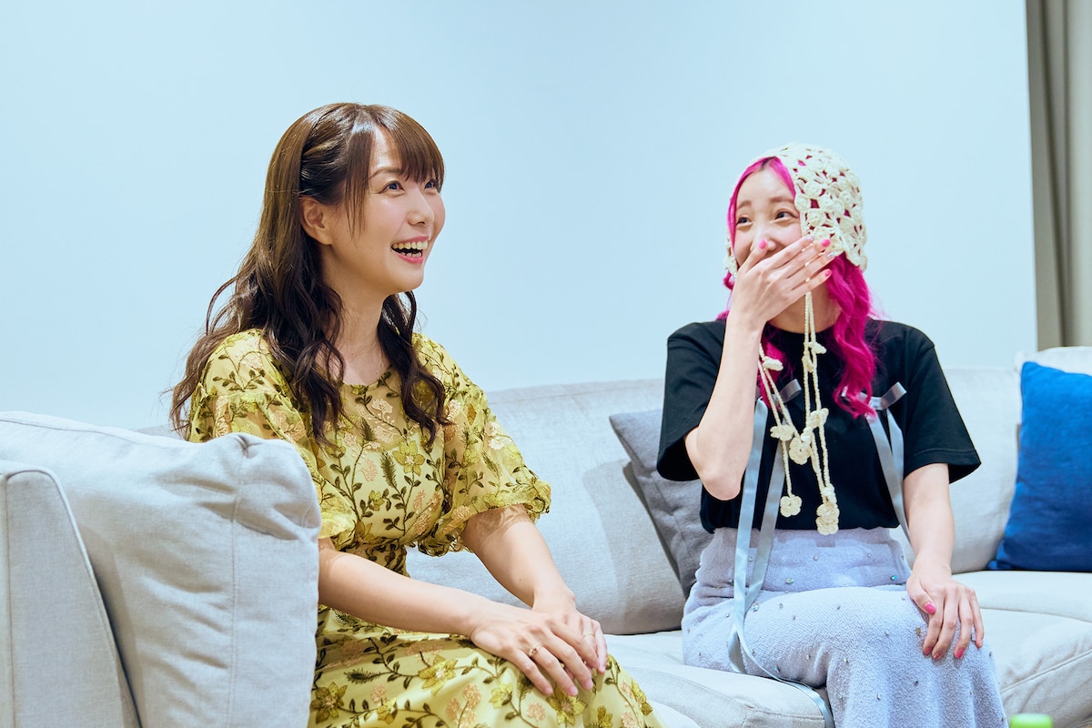 左から辻田りり子、あいなぷぅ。