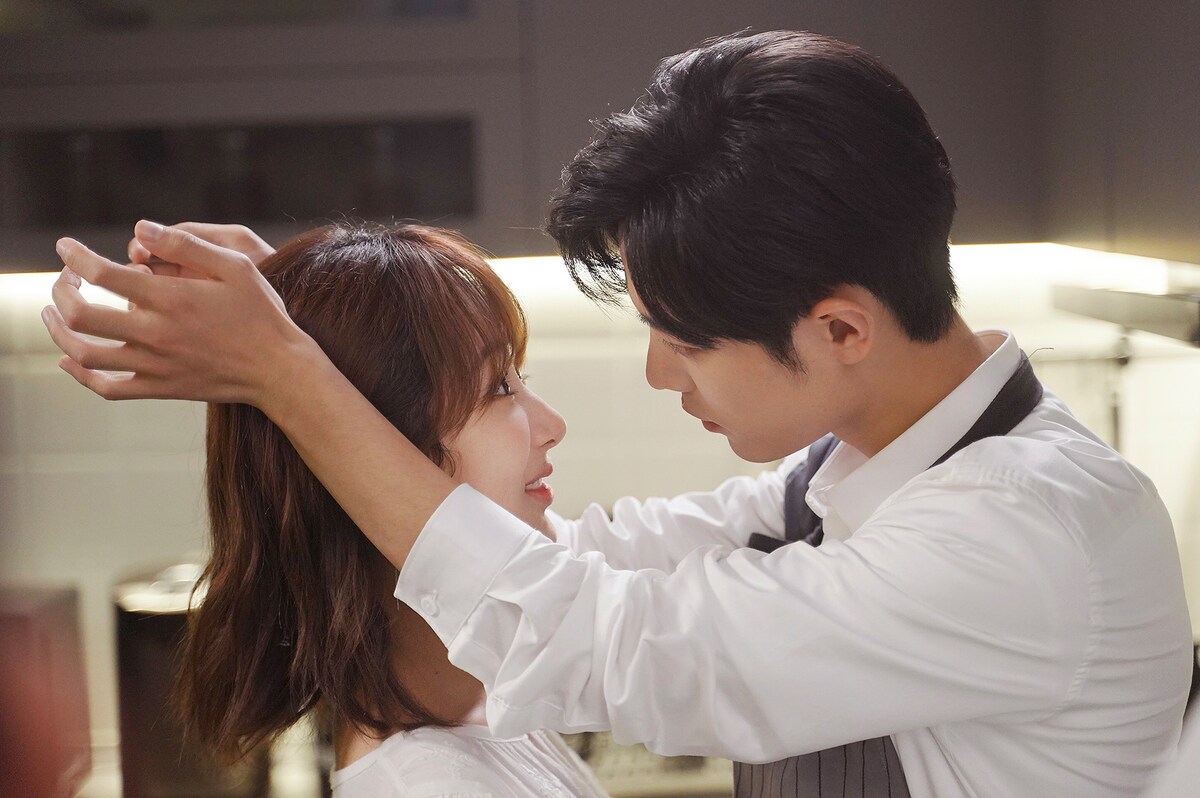 「これから先の恋」より、左からヤン・ズー（楊紫）演じるリン・ジーシアオ、シャオ・ジャン（肖戦）演じるグー・ウェイ。