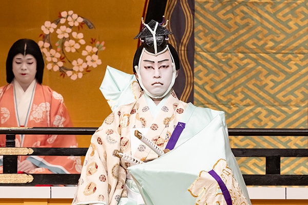 令和5年10月歌舞伎公演「『妹背山婦女庭訓』＜第二部＞」二幕目「三笠山御殿の場」より。（提供：国立劇場 撮影：二階堂健）